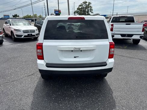 Used 2016 Jeep Patriot Sport w/ Power Value Group FWD image 4