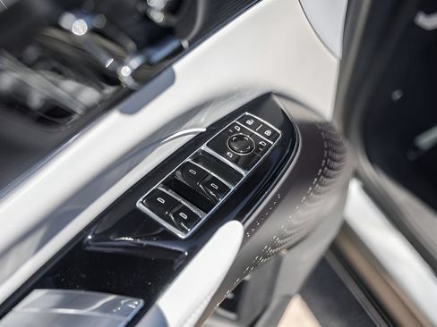 Used 2024 Cadillac Lyriq Sport RWD image 19