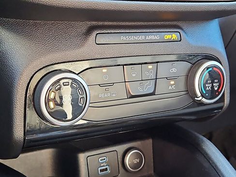 Used 2021 Ford Escape SE image 16