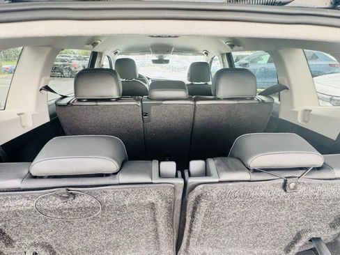 Certified 2024 Volkswagen Tiguan SE w/ MDO Package, Three-Row FWD image 13