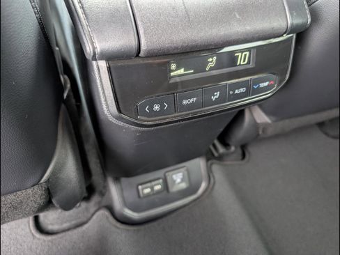 Used 2022 Toyota Highlander Limited image 18