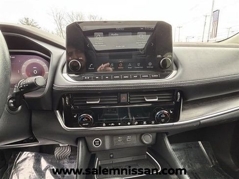 Used 2023 Nissan Rogue Platinum image 14