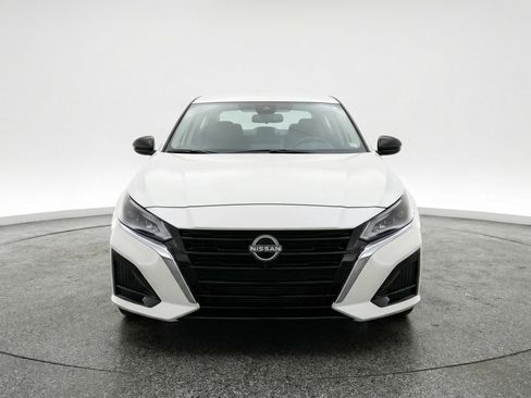 Used 2025 Nissan Altima 2.5 SV image 2