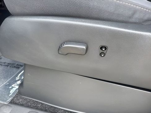 Used 2023 Nissan Frontier SV image 10