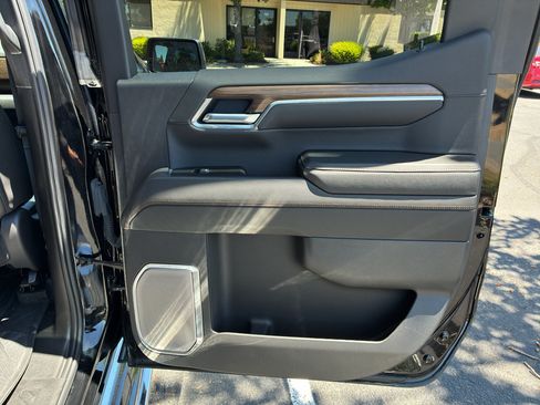 Used 2025 Chevrolet Silverado 1500 High Country w/ High Country Premium Package AWD/4WD image 56