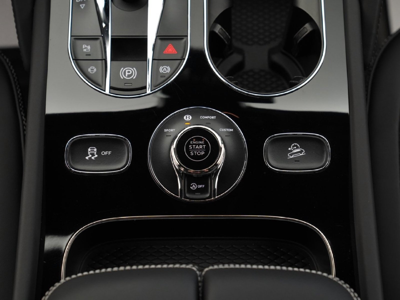 Used 2024 Bentley Bentayga AWD/4WD image 24