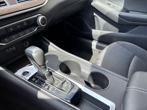 Used 2025 Nissan Altima 2.5 SV image 42