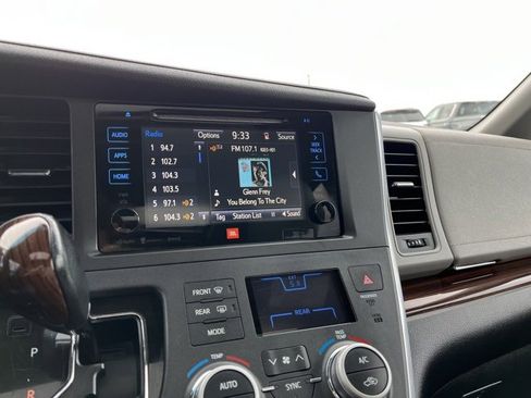 Used 2017 Toyota Sienna Limited image 50