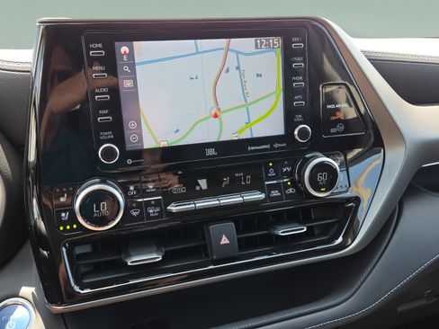 Certified 2021 Toyota Highlander Limited AWD/4WD image 21