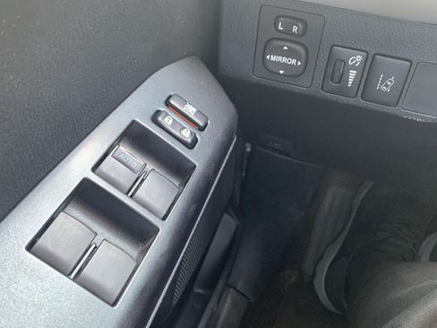 Used 2017 Toyota RAV4 XLE FWD image 13