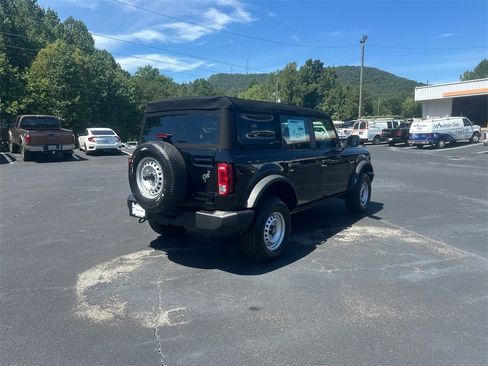New 2025 Ford Bronco 4-Door image 5