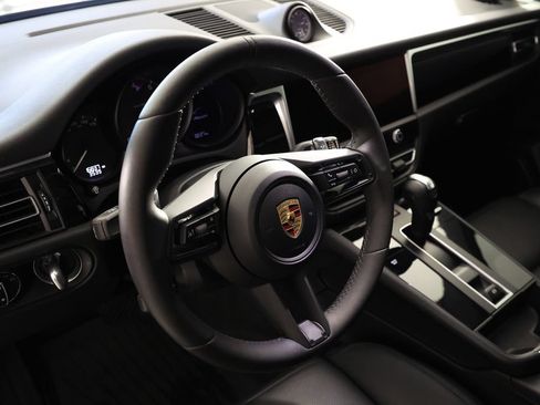 Used 2023 Porsche Macan AWD/4WD image 19