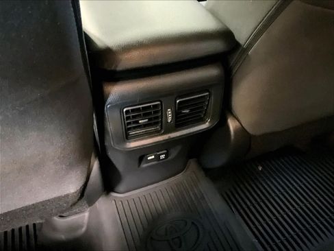 Used 2021 Toyota RAV4 SE image 28