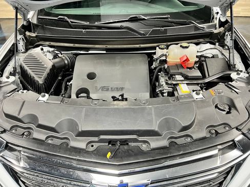 Used 2023 Chevrolet Traverse LT FWD image 26