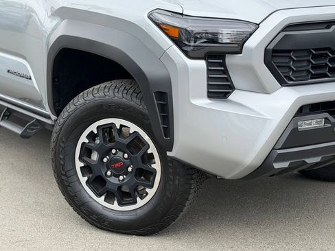 Used 2024 Toyota Tacoma 4x4 Double Cab image 5