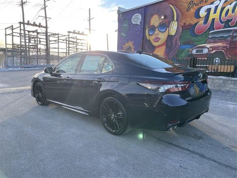 Used 2021 Toyota Camry XSE image 3