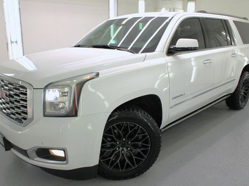 Used 2020 GMC Yukon XL Denali w/ Denali Ultimate Package image 2