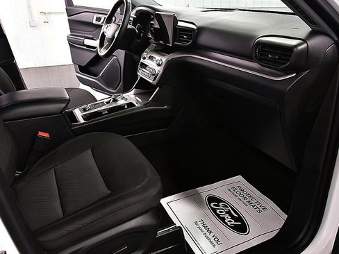 Used 2024 Ford Explorer XLT w/ Class IV Trailer Tow Package image 29