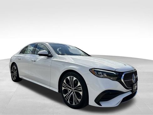 Used 2025 Mercedes-Benz E 350 4MATIC Sedan image 5