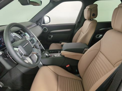 Used 2025 Land Rover Discovery Dynamic SE image 5