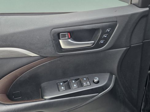 Used 2019 Toyota Highlander Limited image 10