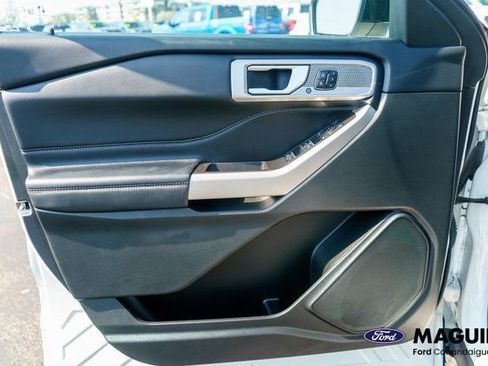 Used 2023 Ford Explorer Limited AWD/4WD image 18