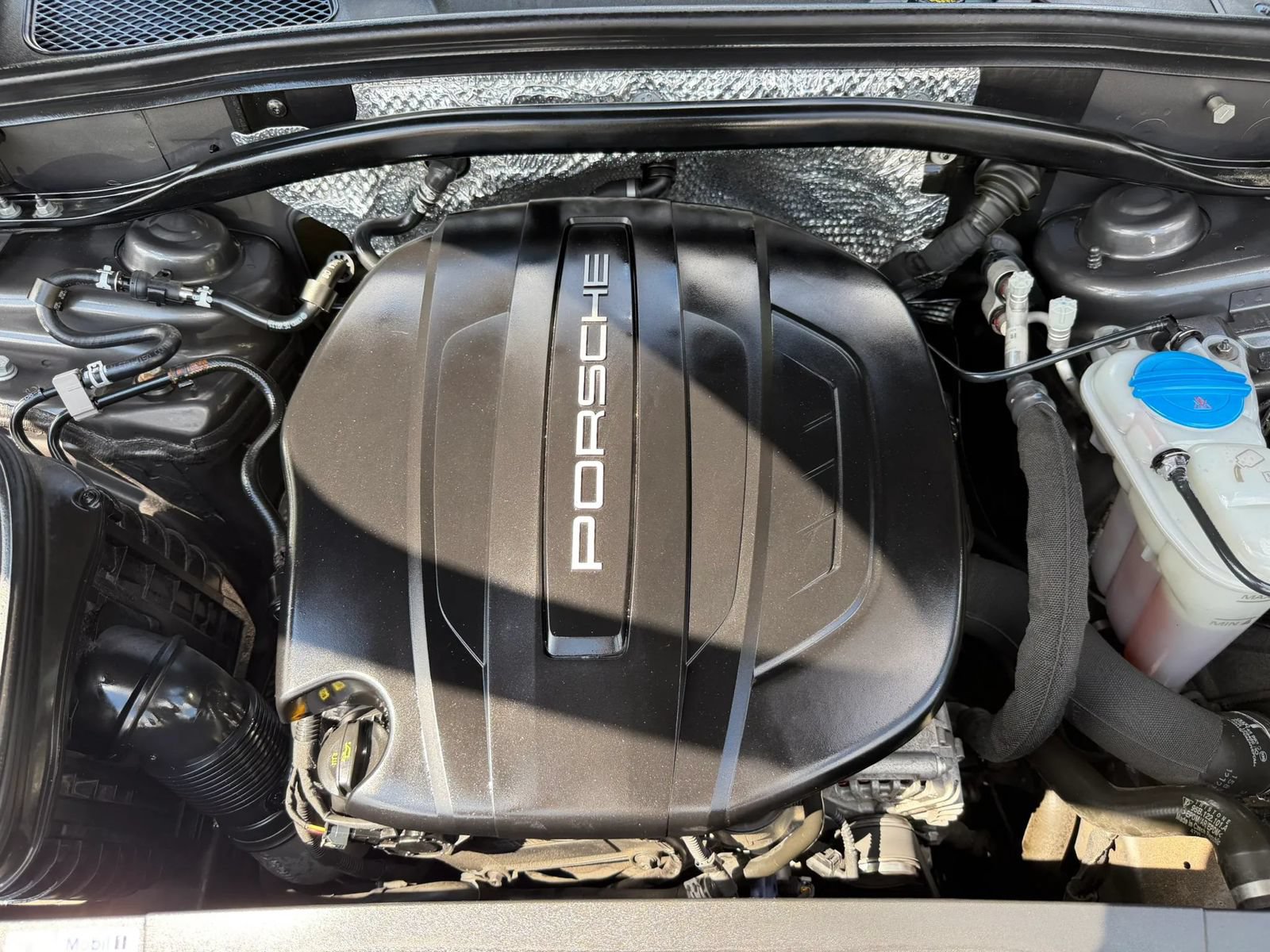 Used 2018 Porsche Macan Sport Edition AWD/4WD image 38