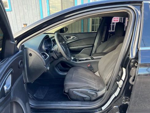Used 2015 Chrysler 200 Limited image 10