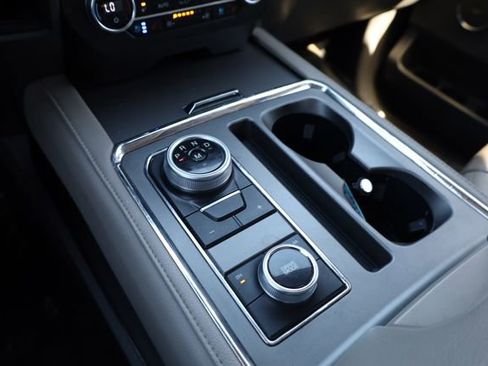 Used 2021 Ford Expedition Max XLT image 26