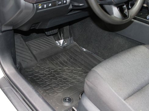 Used 2025 Toyota Camry LE AWD/4WD image 47
