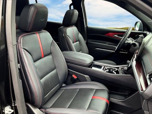 Used 2025 Chevrolet Traverse RS w/ LPO, Floor Liner Package image 21