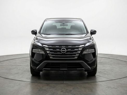 Used 2025 Nissan Rogue SV image 2