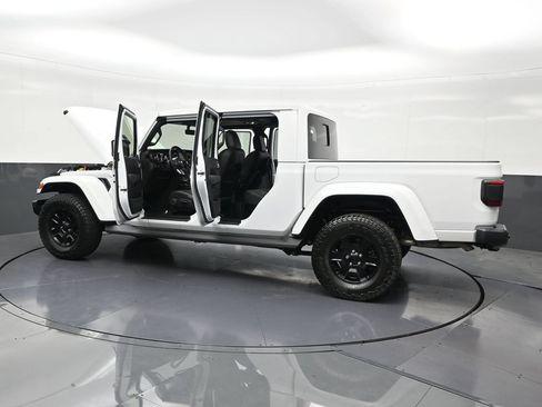 Used 2023 Jeep Gladiator Overland AWD/4WD image 34