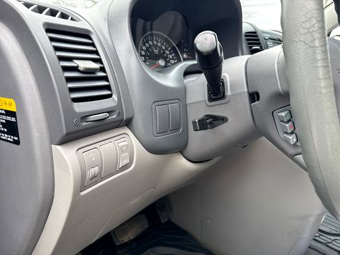 Used 2011 Kia Sedona LX image 17