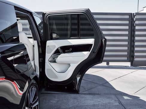 Used 2023 Land Rover Range Rover SE image 24