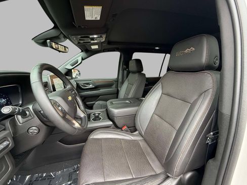 Used 2023 Chevrolet Suburban High Country w/ Premium Package 2 AWD/4WD image 2