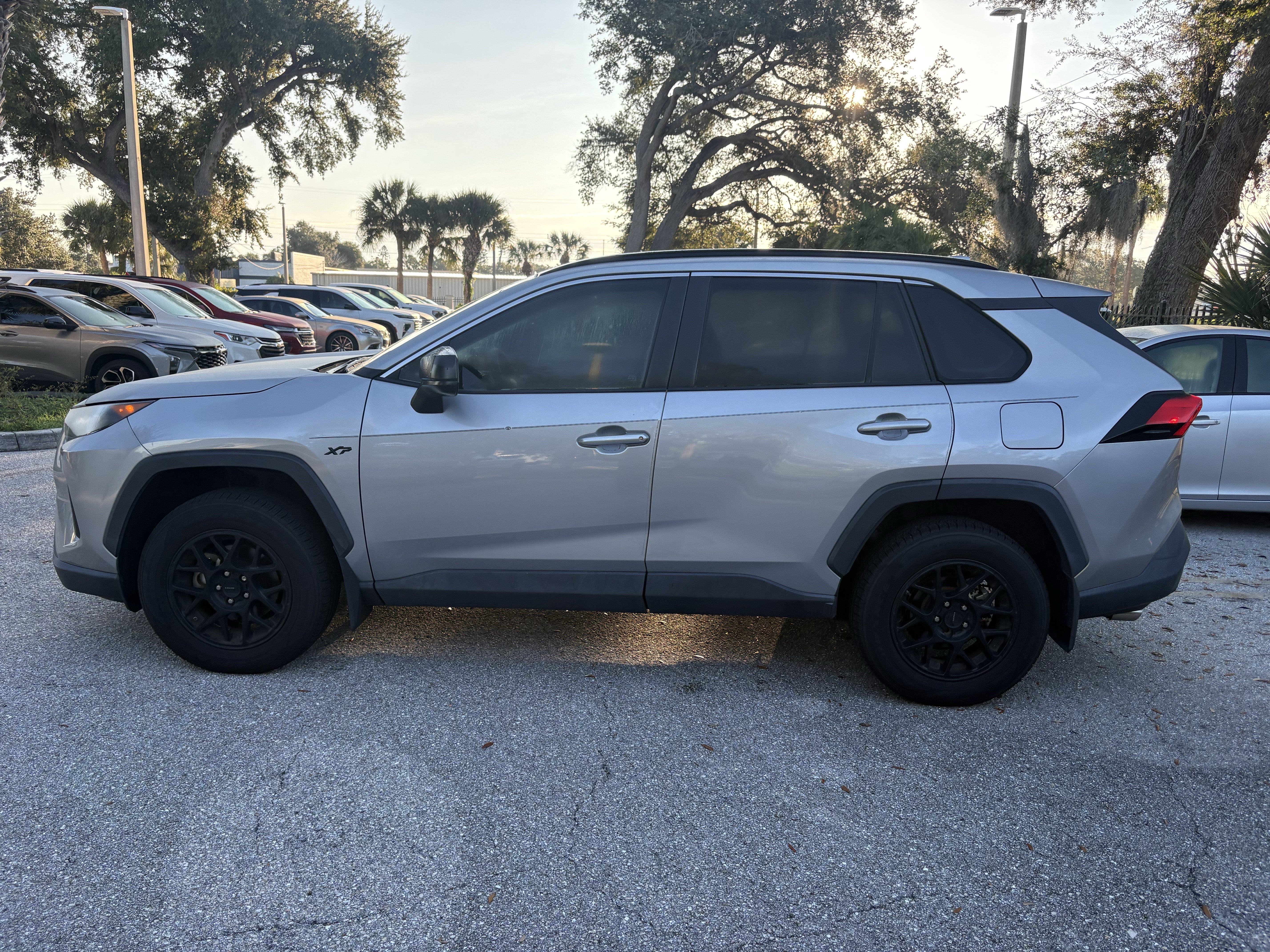 Used 2020 Toyota RAV4 LE FWD image 3
