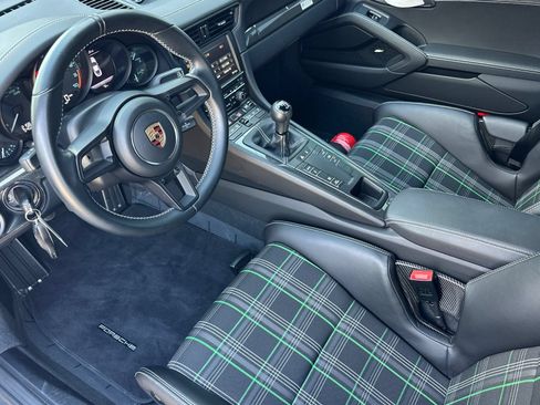 Certified 2016 Porsche 911 R RWD image 4