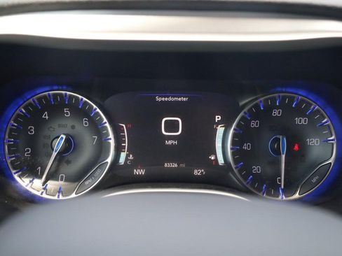 Used 2021 Chrysler Pacifica Touring-L w/ Premium & Safety Sphere Group FWD image 14