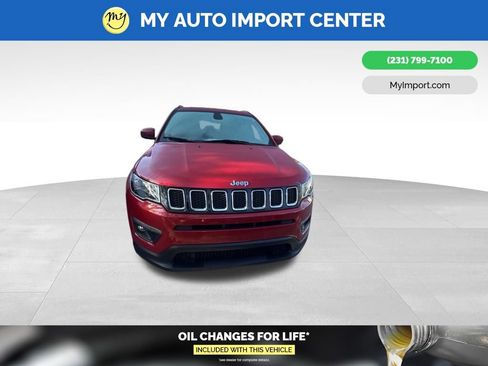 Used 2018 Jeep Compass Latitude w/ Popular Equipment Group AWD/4WD image 2