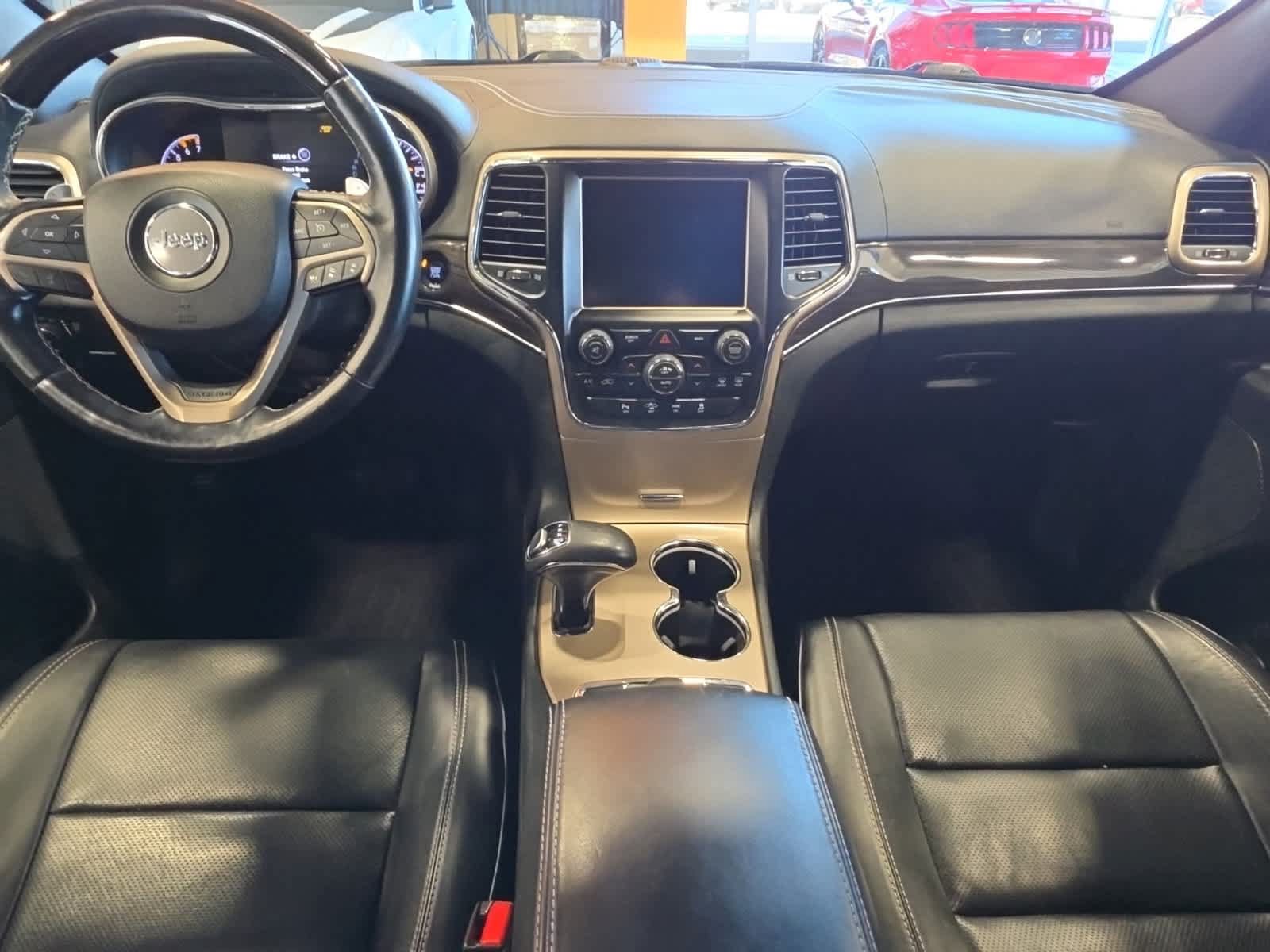 Used 2015 Jeep Grand Cherokee Overland w/ Advanced Technology Group AWD/4WD image 31
