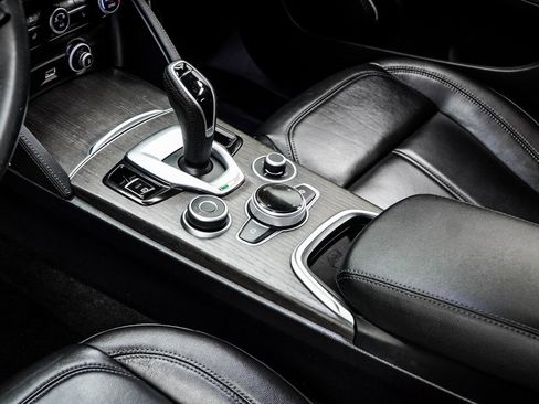 Used 2022 Alfa Romeo Stelvio Ti image 14