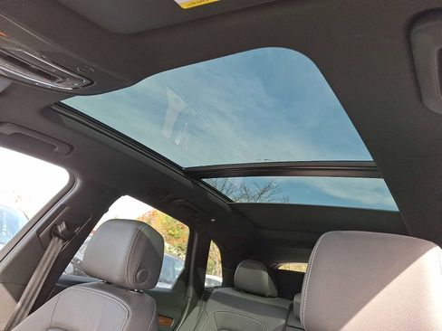 Used 2023 Audi Q5 2.0T Premium w/ Convenience Package image 9