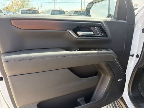 New 2026 GMC Yukon Denali w/ Denali Reserve Package AWD/4WD image 16
