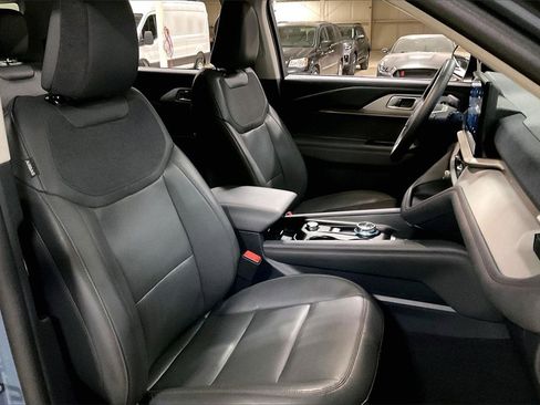 Certified 2025 Ford Explorer Active w/ Active Comfort Package image 7