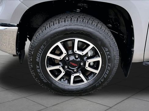 Certified 2018 Toyota Tundra SR5 w/ TRD Off Road Package AWD/4WD image 10