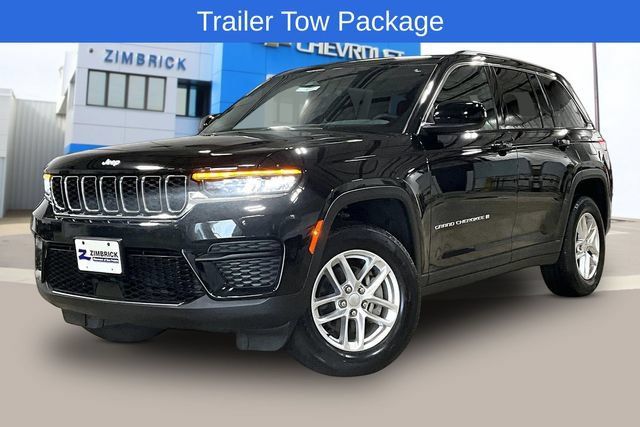 Used 2025 Jeep Grand Cherokee Laredo X w/ Luxury Tech Group I AWD/4WD image 3
