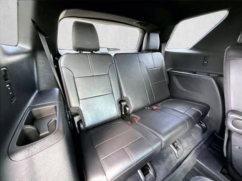 Used 2022 Chevrolet Traverse RS image 30