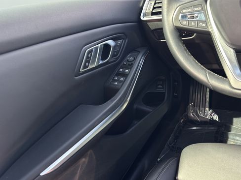 Used 2022 BMW 330i Sedan w/ Convenience Package RWD image 19