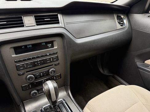 Used 2014 Ford Mustang Convertible image 17